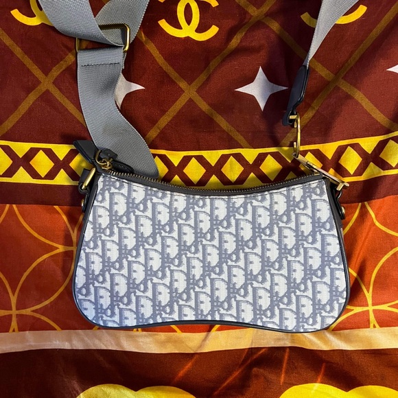 Totes/purse/bags - Picture 2 of 10